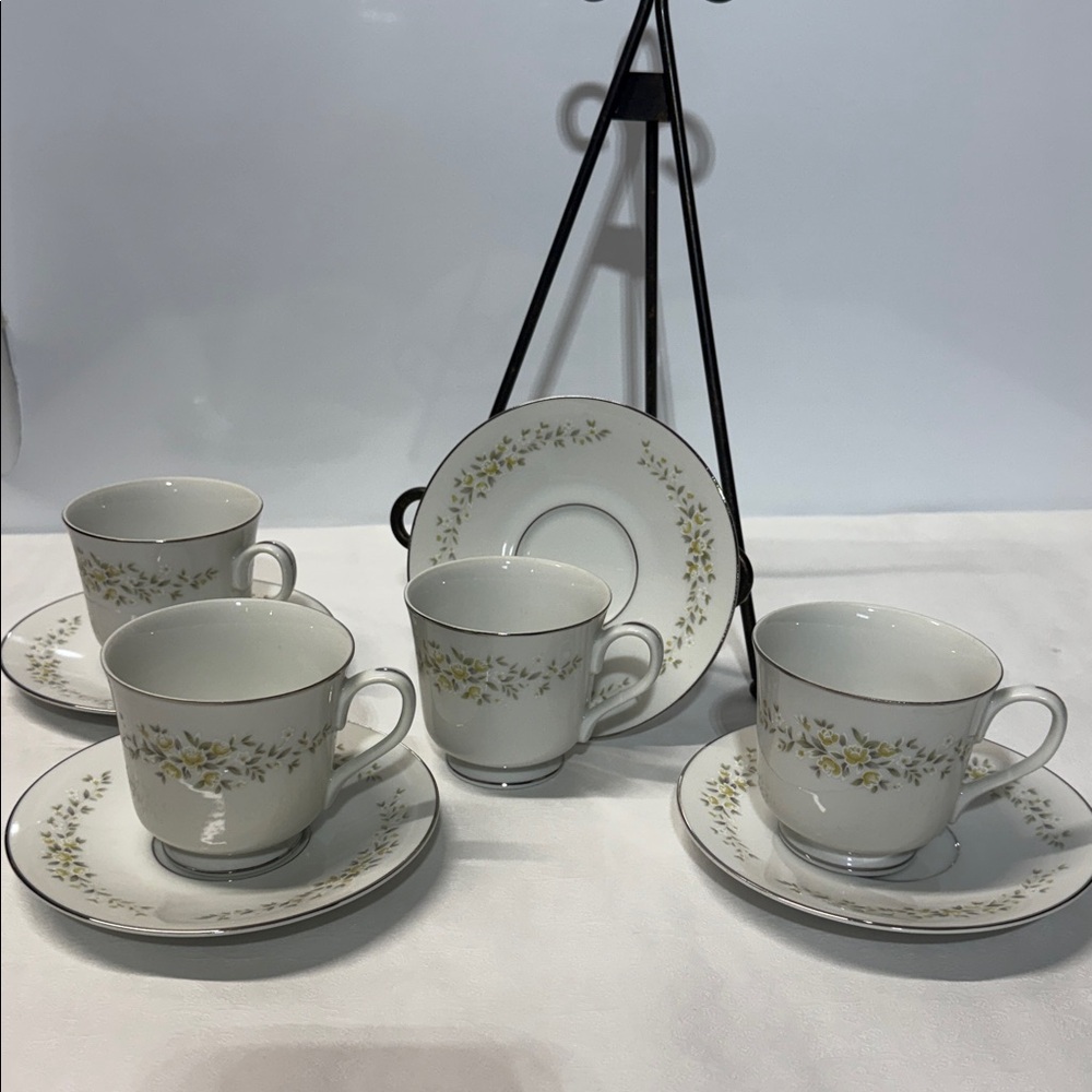 Elegant Floral Tea Cup and Saucer Set